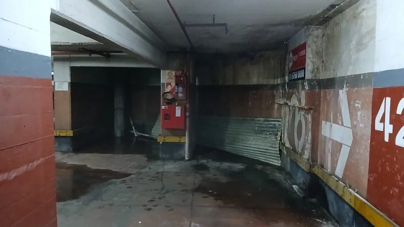 SAN NICOLAS COCHERA MUY BUENA UBICACION, BUENAS ARTERIAS, ACCESO RAMPA Y ESCALERA SEGURIDAD foto 2