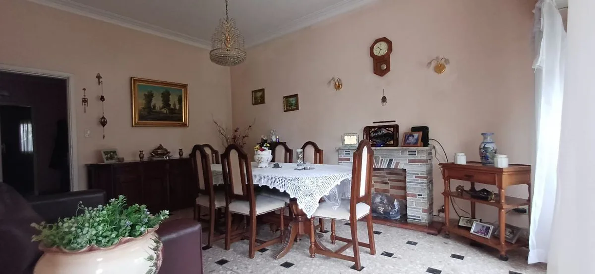 VENTA CASA 4 AMBIENTES CON GALERIA Y GRAN FONDO foto 4