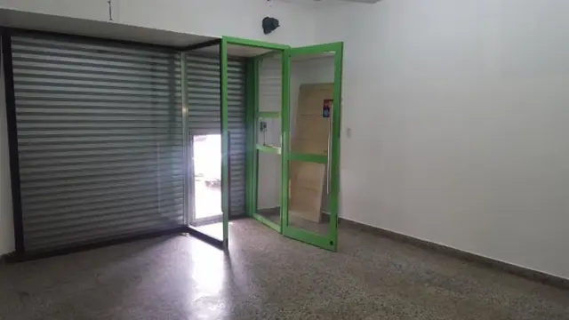 LOCAL 30M2 MUY BUENO FRENTE COLEGIO VILLA BOSCH