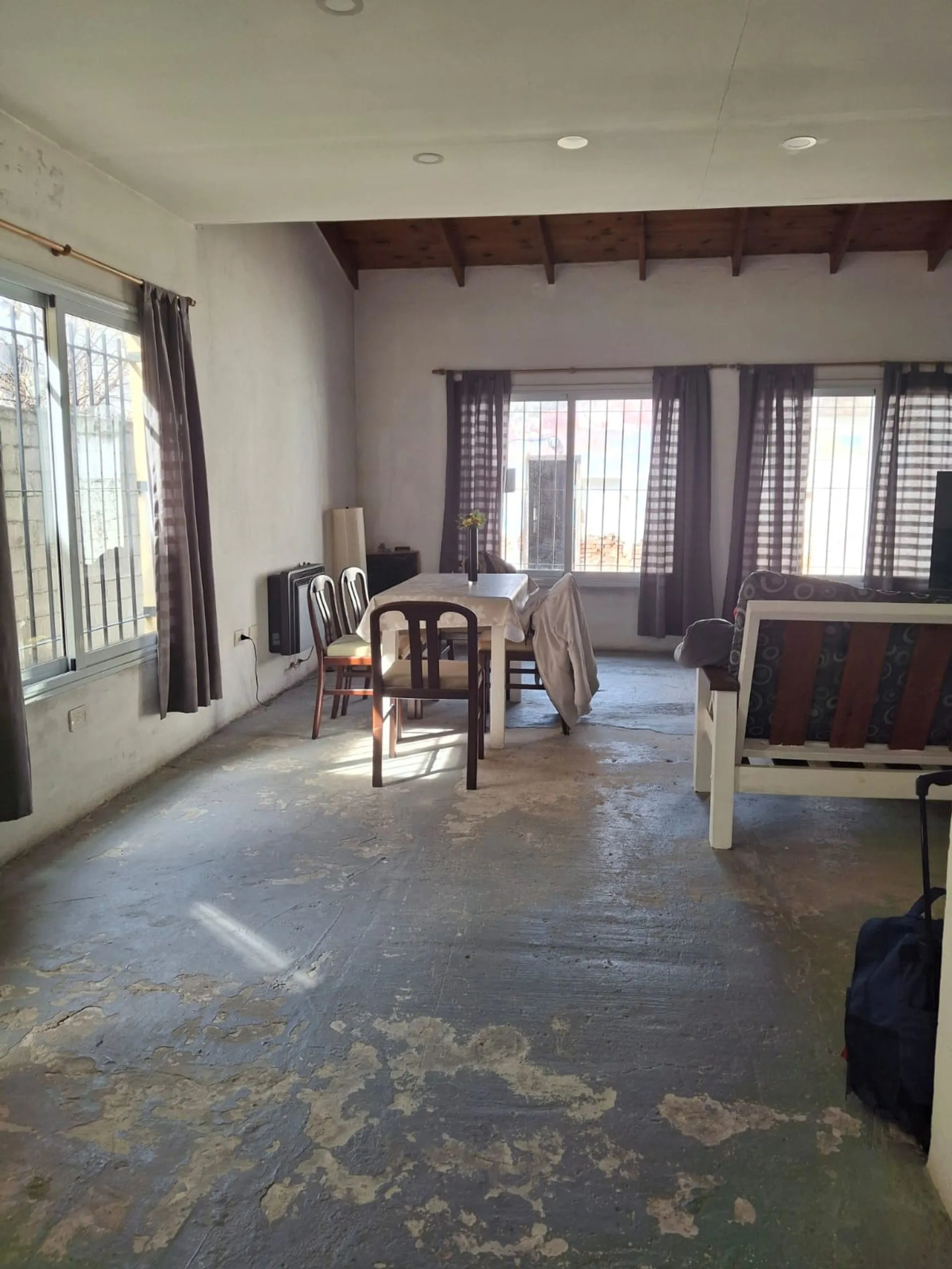 CASA EN VENTA EN SAN MIGUEL  Y  AMPLIO JARDÍN foto 3