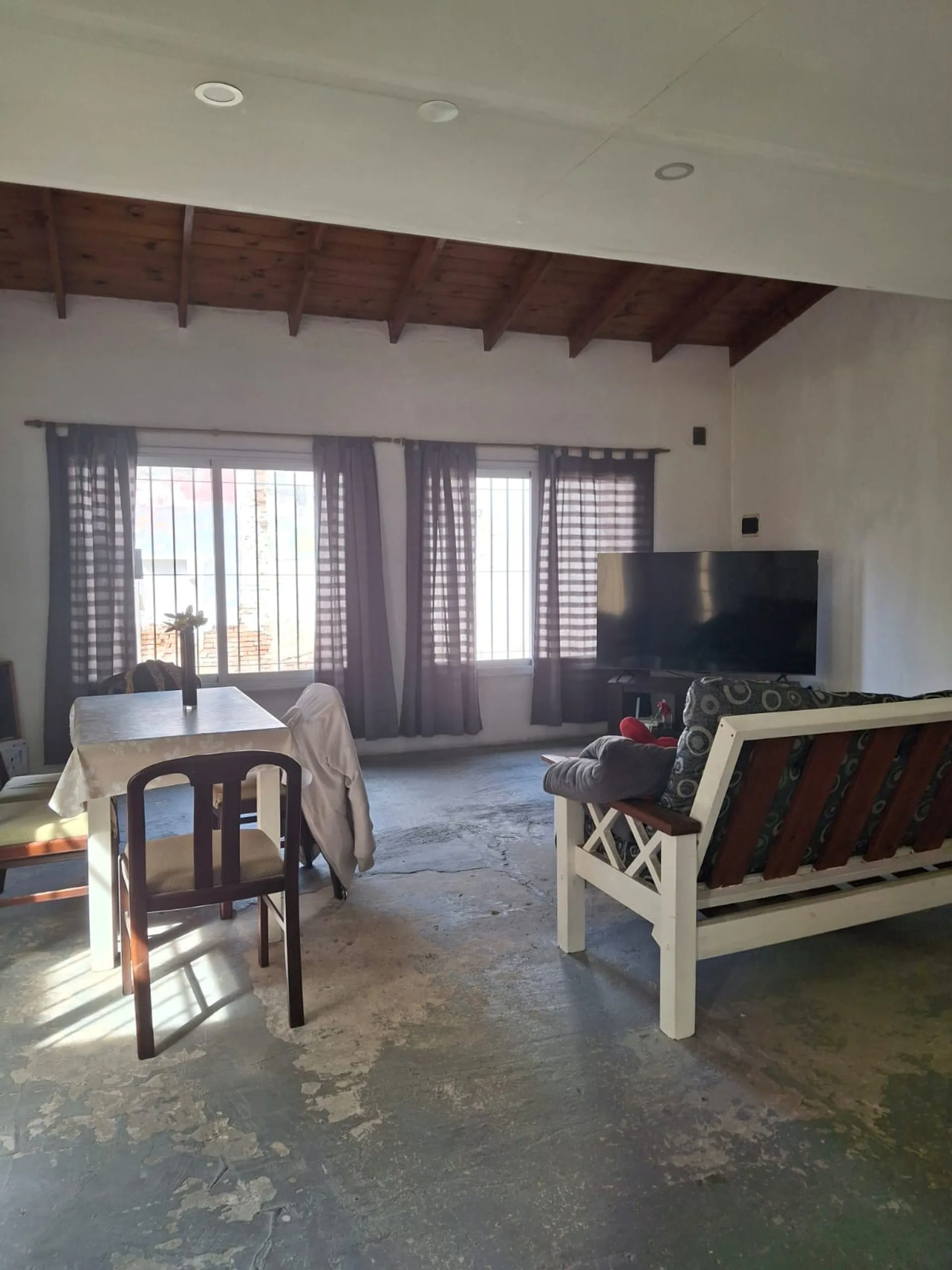 CASA EN VENTA EN SAN MIGUEL  Y  AMPLIO JARDÍN foto 4