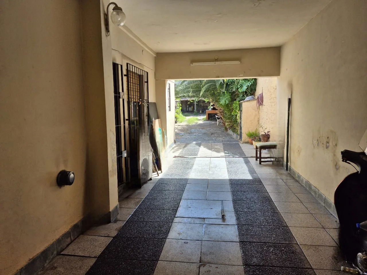 CASA 3 AMB CON COCHERAS Y FONDO LIBRE en San Martin