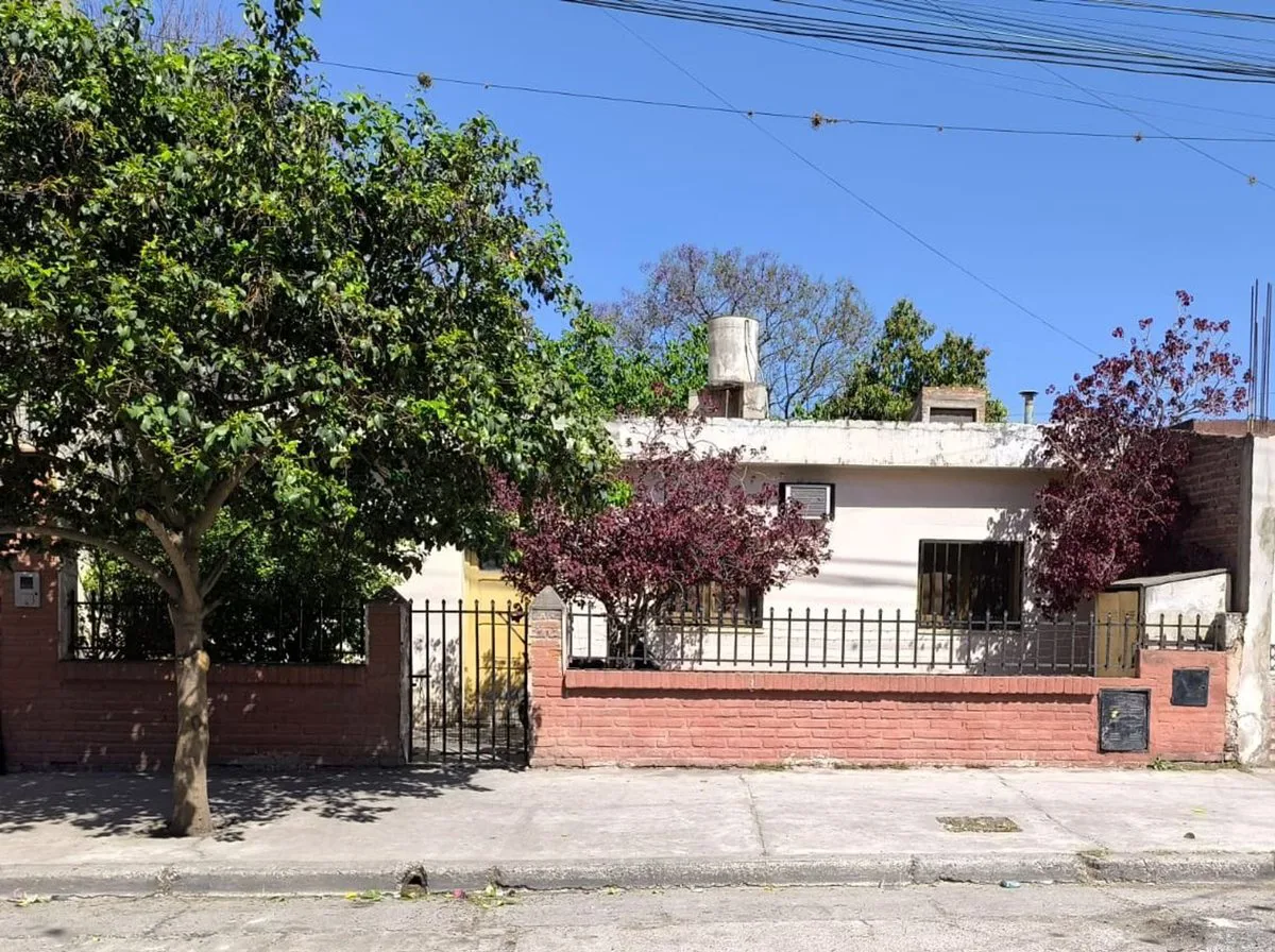VENTA CASA  ZONA COMERCIAL 300M2 - CDAD. PERICO foto 4