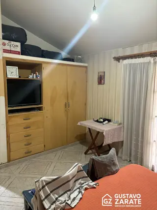 OPORTUNIDAD- CASA DE 2 DORMITORIOS CON PATIO Y COCHERA foto 3