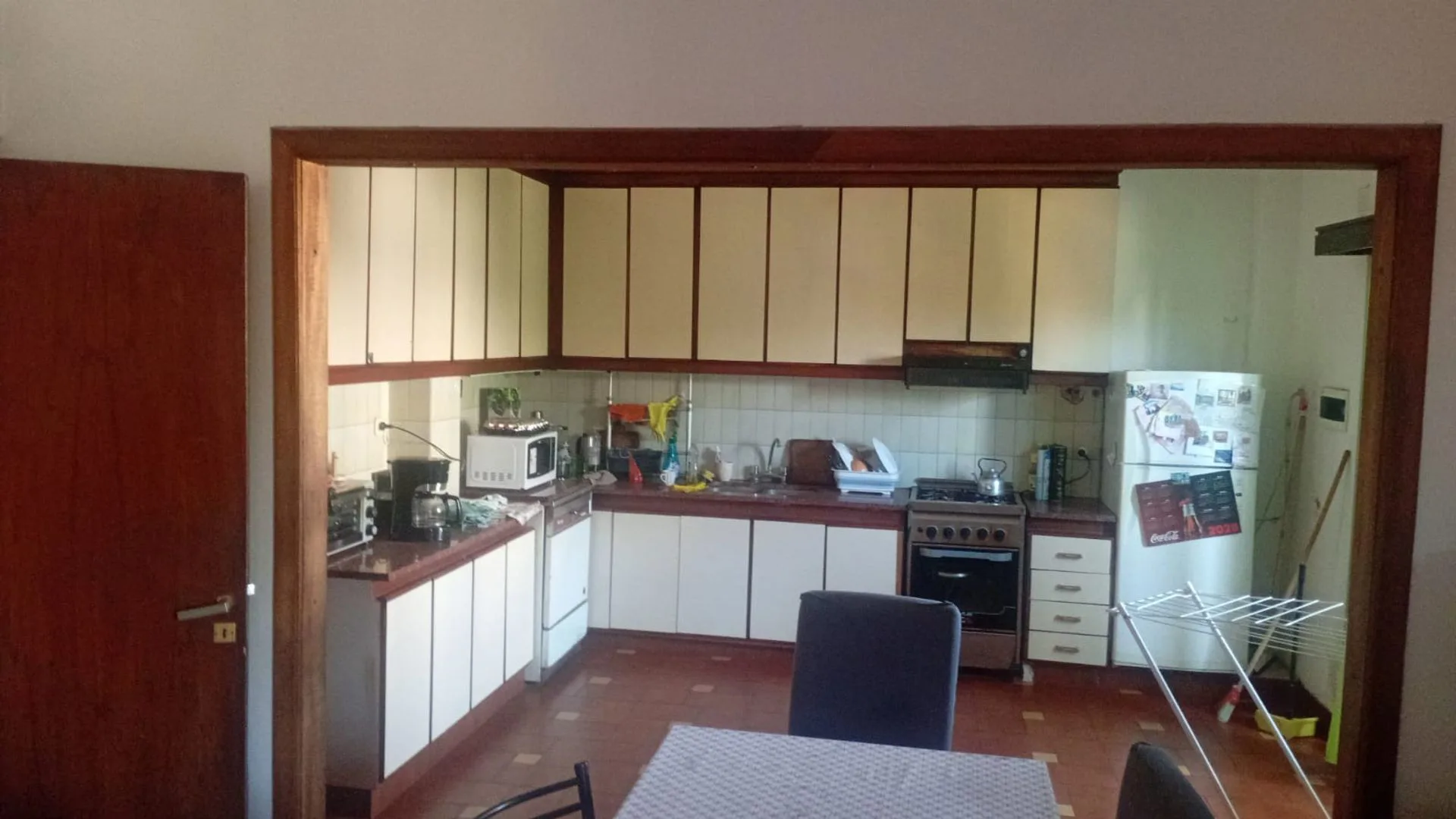 EN VENTA CASA 4 AMBIENTES CON DEPÓSITO COMERCIAL foto 2
