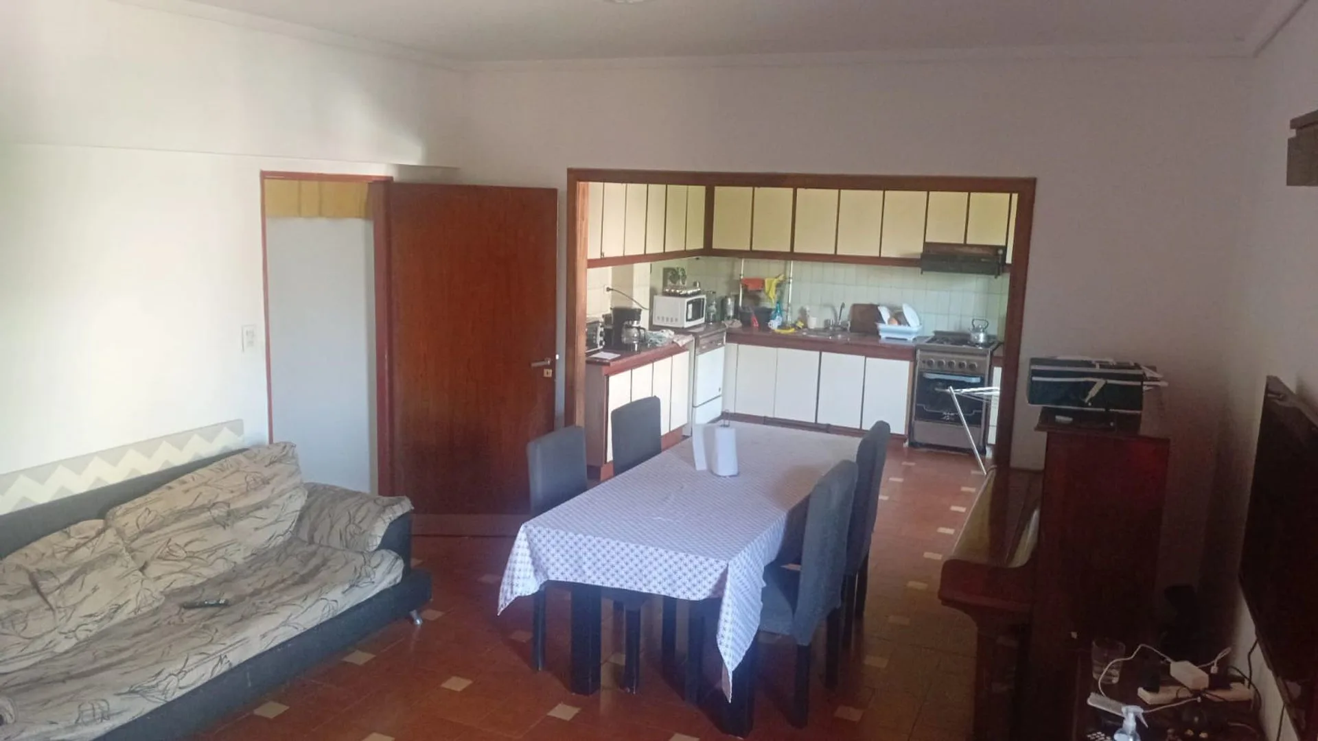 EN VENTA CASA 4 AMBIENTES CON DEPÓSITO COMERCIAL foto 3
