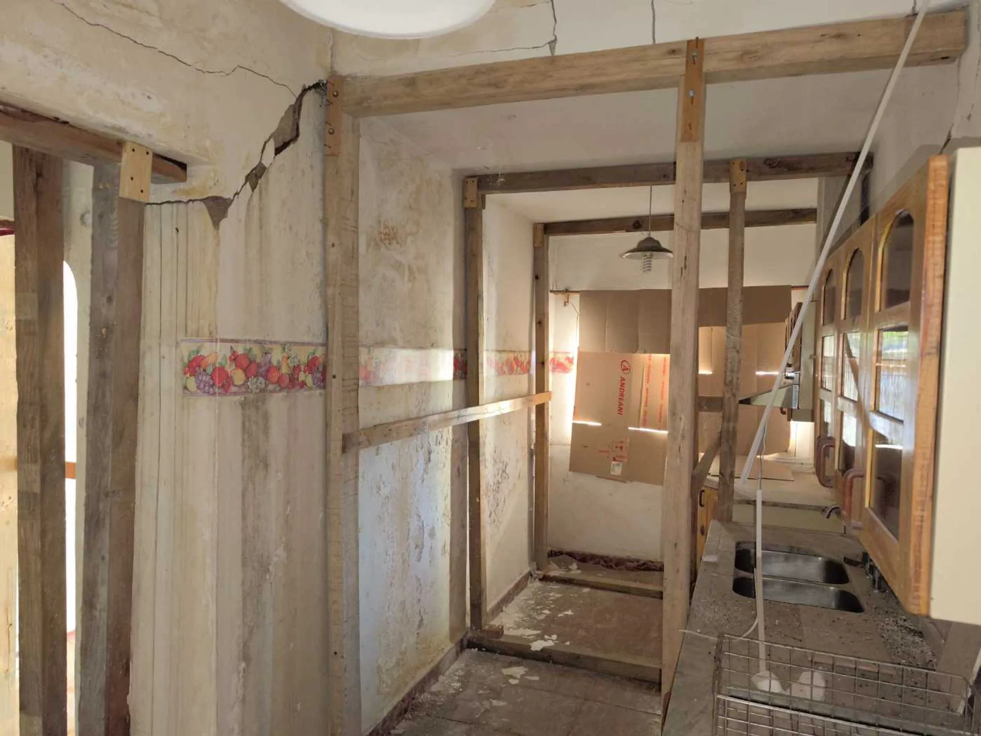 CASA MÁS DPTO A REFACCIONAR BARRIO URQUIZA 3 DORM foto 5