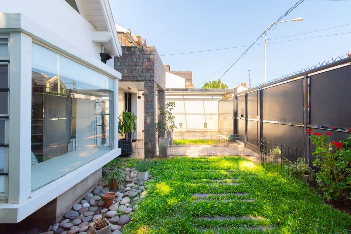 VENTA CASA EN CASTELAR NORTE 3 AMBIENTES PB foto 2