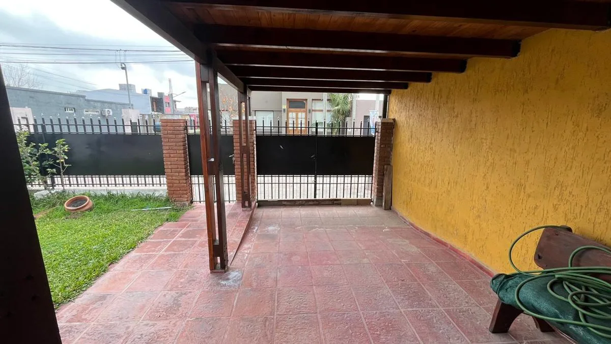 HERMOSA CASA EN VENTA A 1 CUADRA DE LA COSTA foto 4