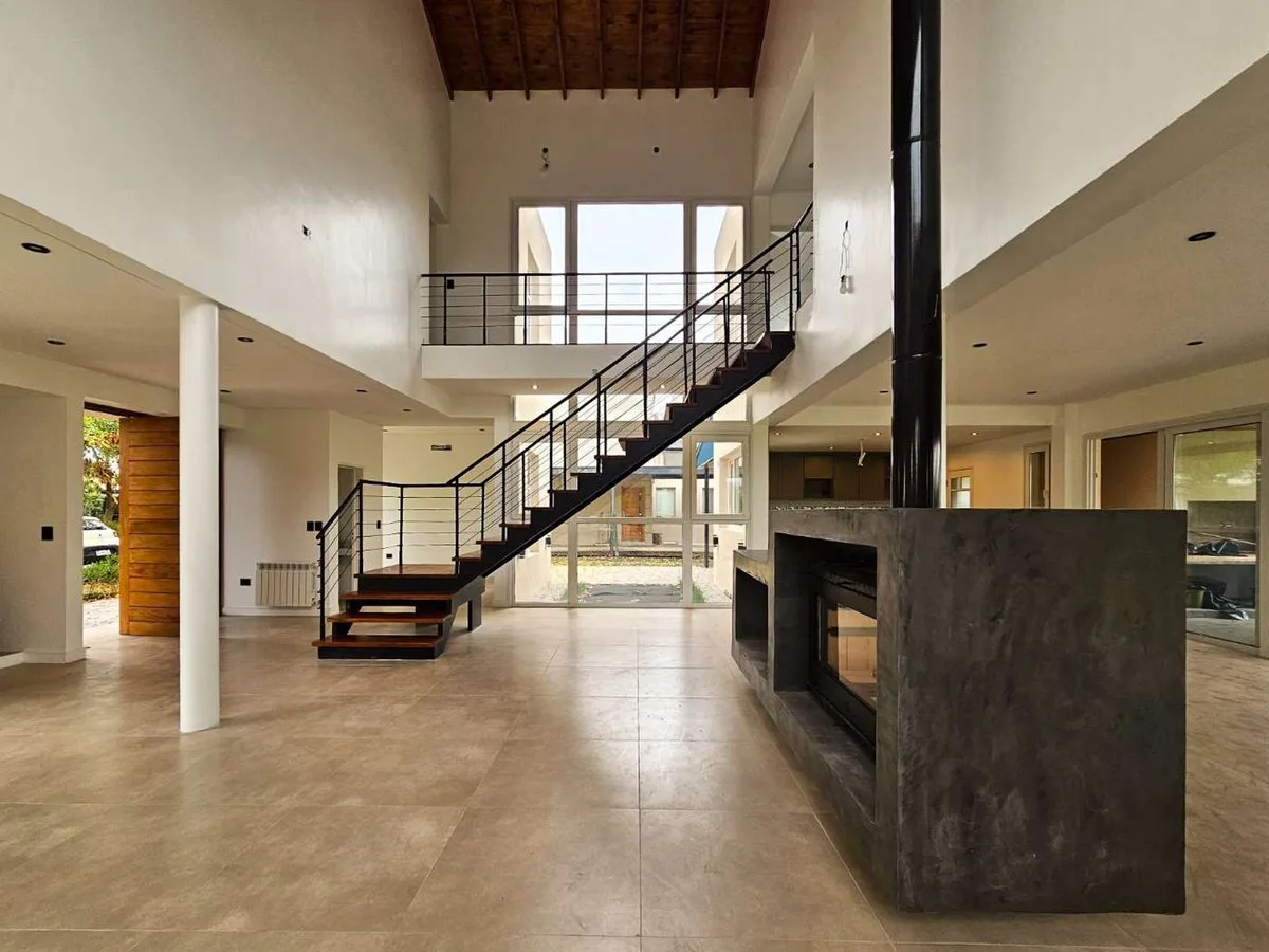 CASA EN VENTA 6AMB A ESTRENAR BARRIO LOS JAZMINES