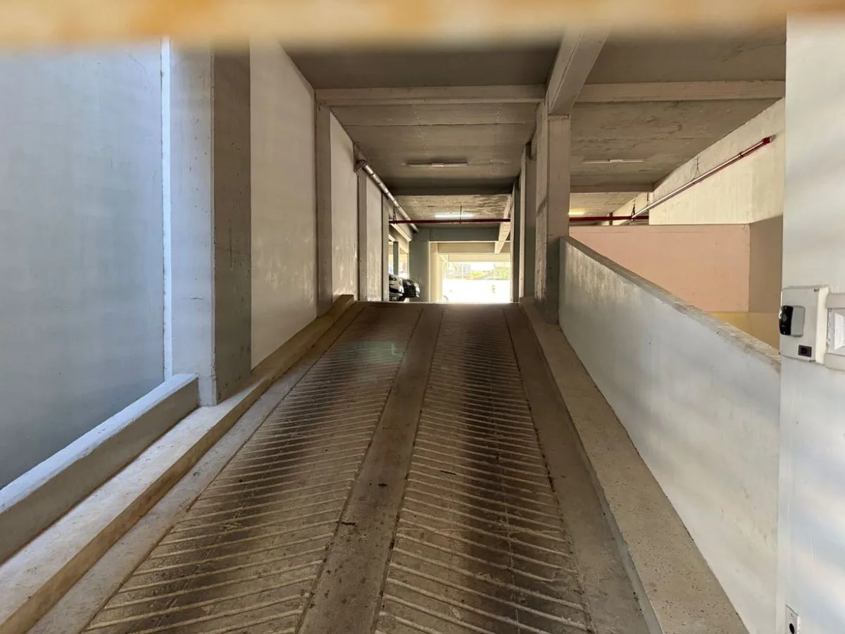 Cochera en venta en Edificio San Jerónimo 67 foto 3