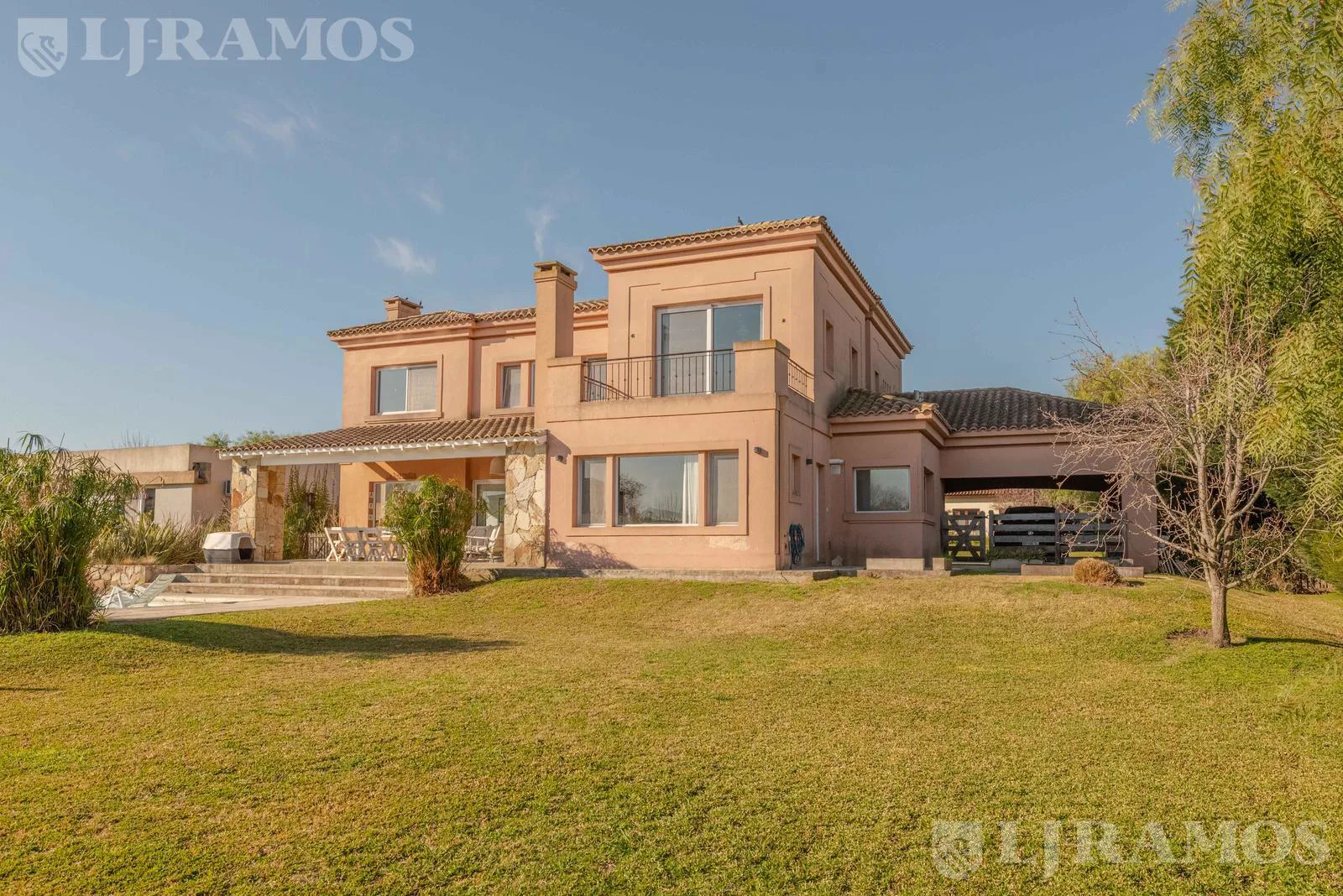 Casa en Estancias del Pilar. Pilar