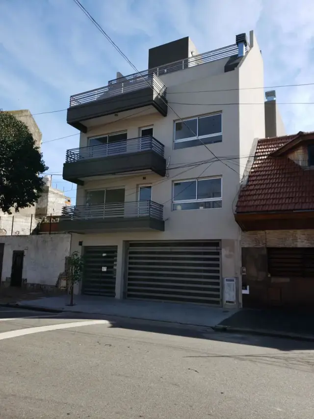 MONOAMBIENTES y 2 AMBIENTES CON BALCON Y PARRILLA