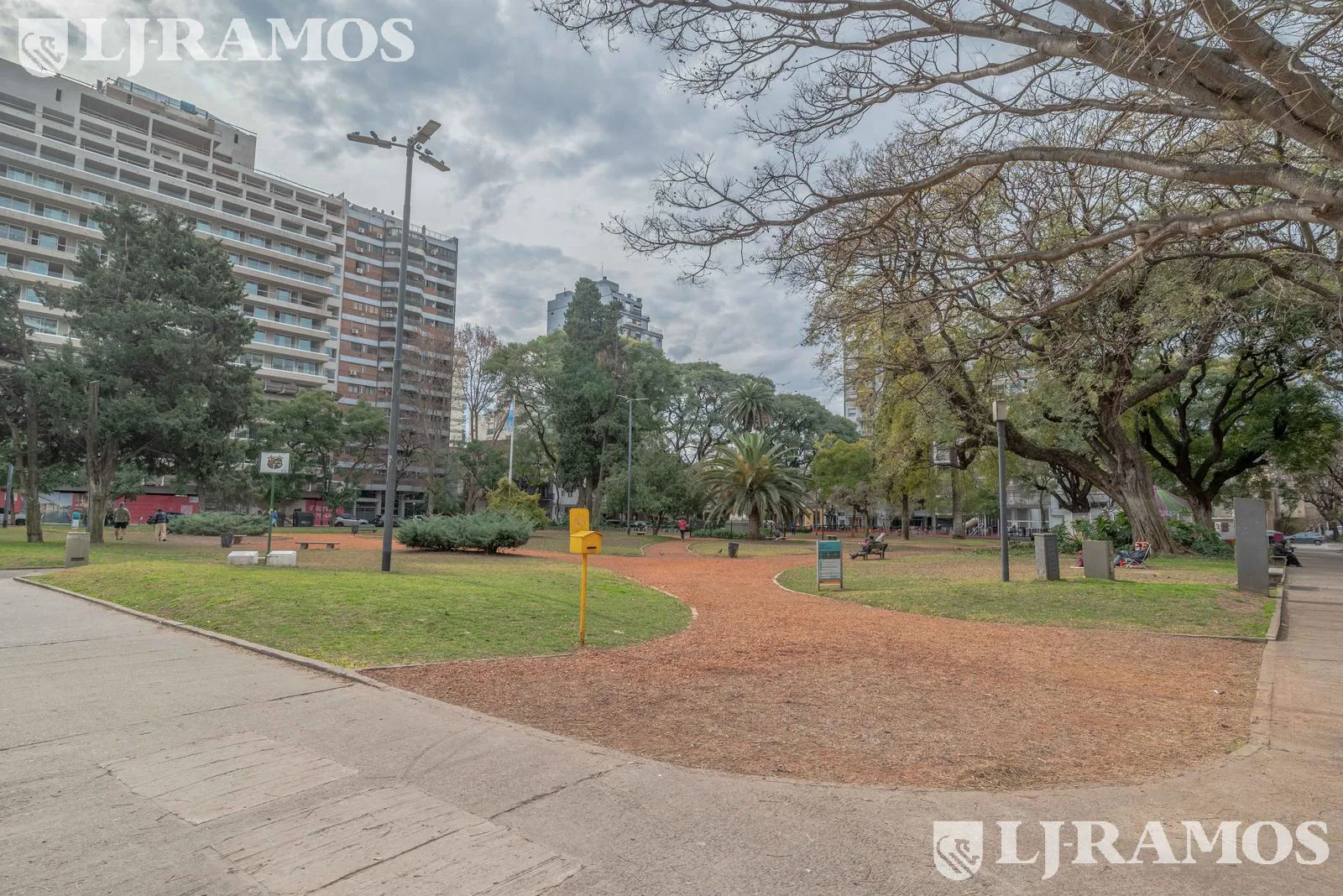 HUB CABILDO. Av. Cabildo y Jaramillo. foto 3