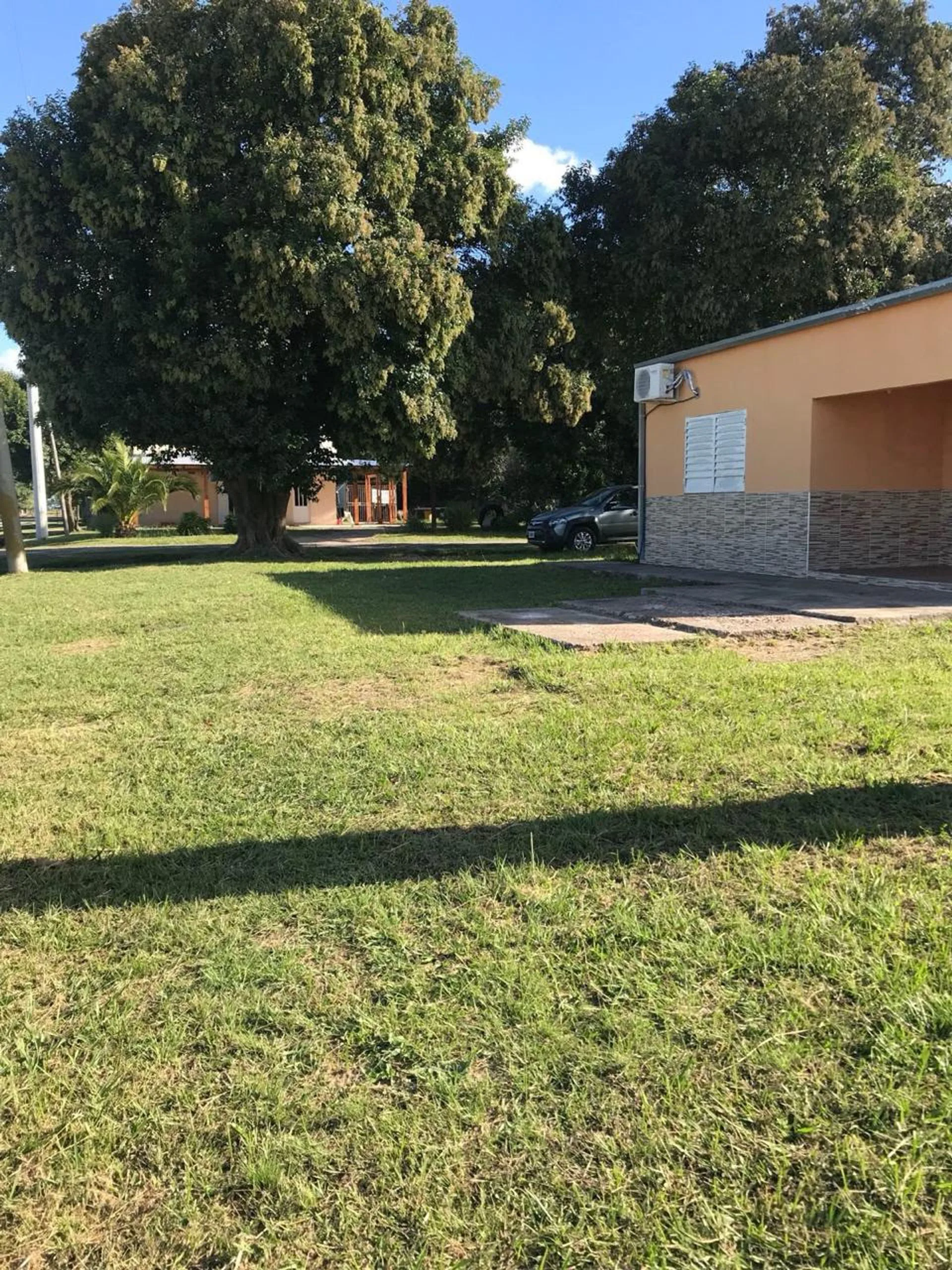 Amplio terreno con casa y excelente ubicación foto 5