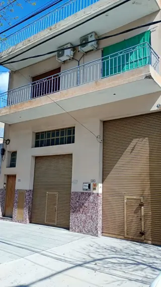# MIRA ESTO # DEPOSITO # OFICINA # LOCAL # VIVIENDA # 440M2C LOTE 8,66 X 43,00 m foto 3