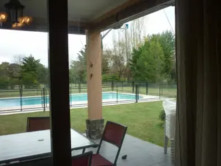 HERMOSO CHALET CON PISCINA EN BARRIO PARQUE LAS NACIONES foto 2