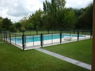 HERMOSO CHALET CON PISCINA EN BARRIO PARQUE LAS NACIONES foto 3