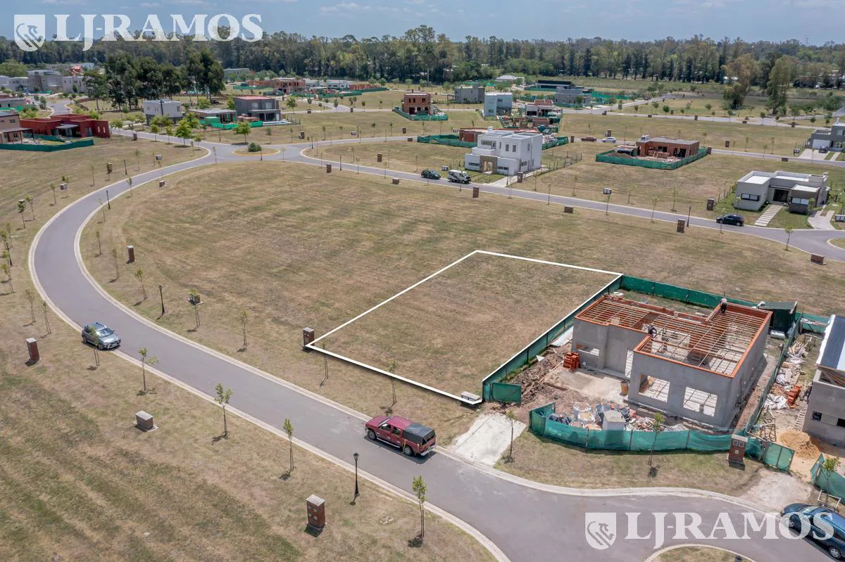 Construí tu casa en Barrio Privado Santo Tomás, Pilar. Excelente ubicación. foto 2