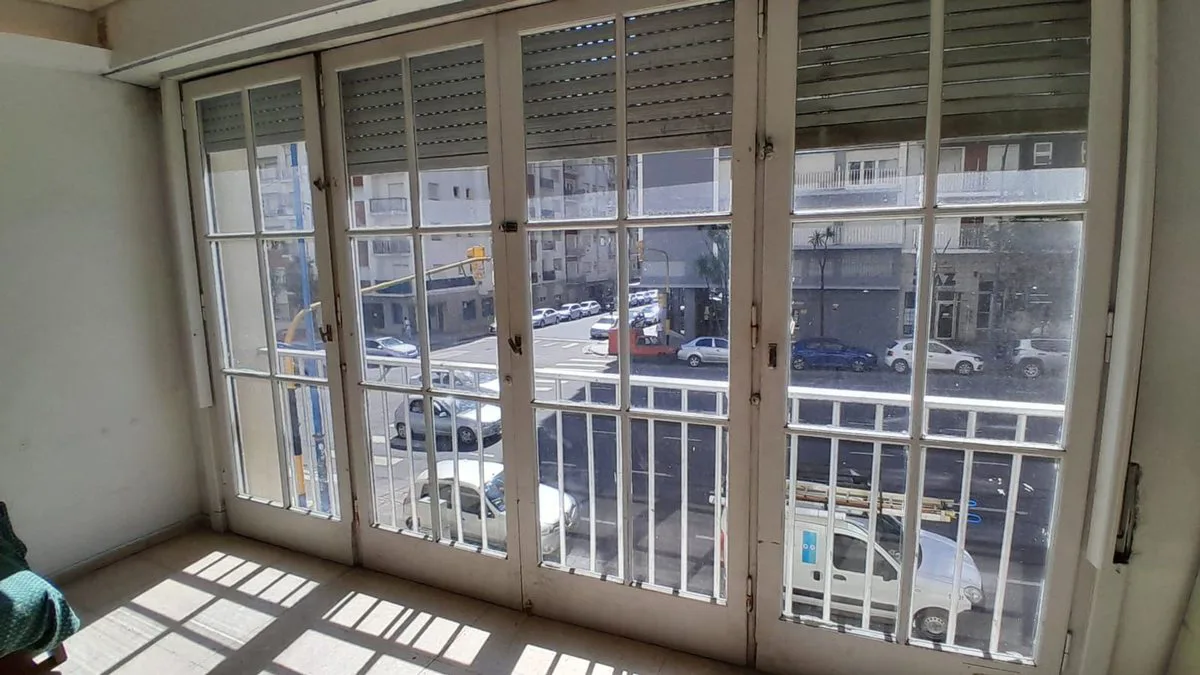 VENTA DEPARTAMENTO 5 AMB FRENTE  + DEP Y COCH GÜEM foto 2