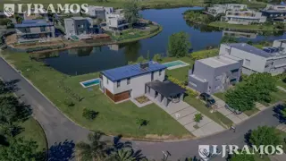 Casa en Venta con renta a la Laguna Barrio Islas El Canton A Estrenar foto 1