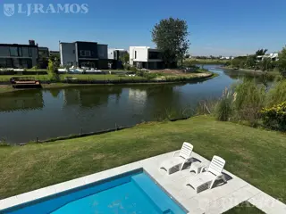 Casa en Venta con renta a la Laguna Barrio Islas El Canton A Estrenar foto 2