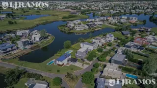 Casa en Venta con renta a la Laguna Barrio Islas El Canton A Estrenar foto 5