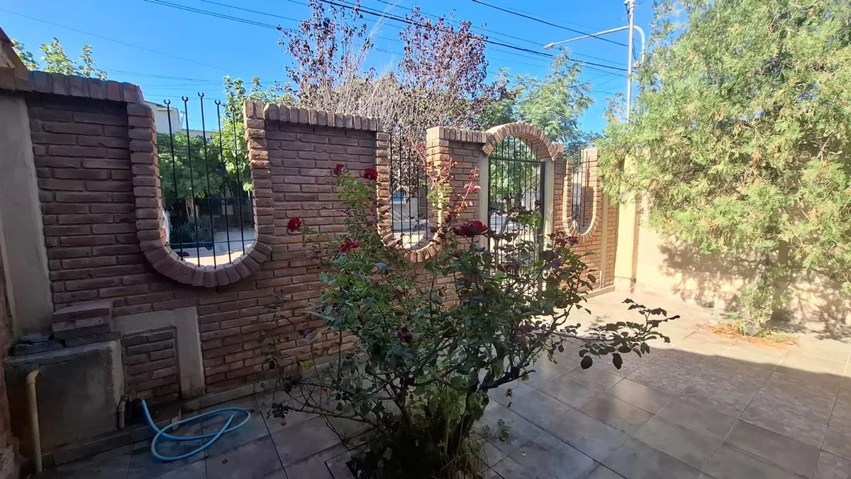 Casa en venta de 3 dormitorios y dos baños foto 2