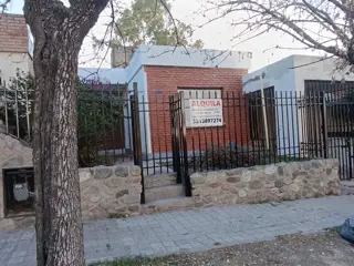 Alquiler Casa 3 dormitorios patio cochera en Colinas de Vélez Sarsfield. foto 1