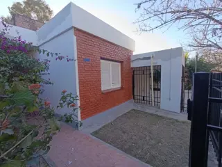 Alquiler Casa 3 dormitorios patio cochera en Colinas de Vélez Sarsfield. foto 2
