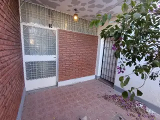 Alquiler Casa 3 dormitorios patio cochera en Colinas de Vélez Sarsfield. foto 3