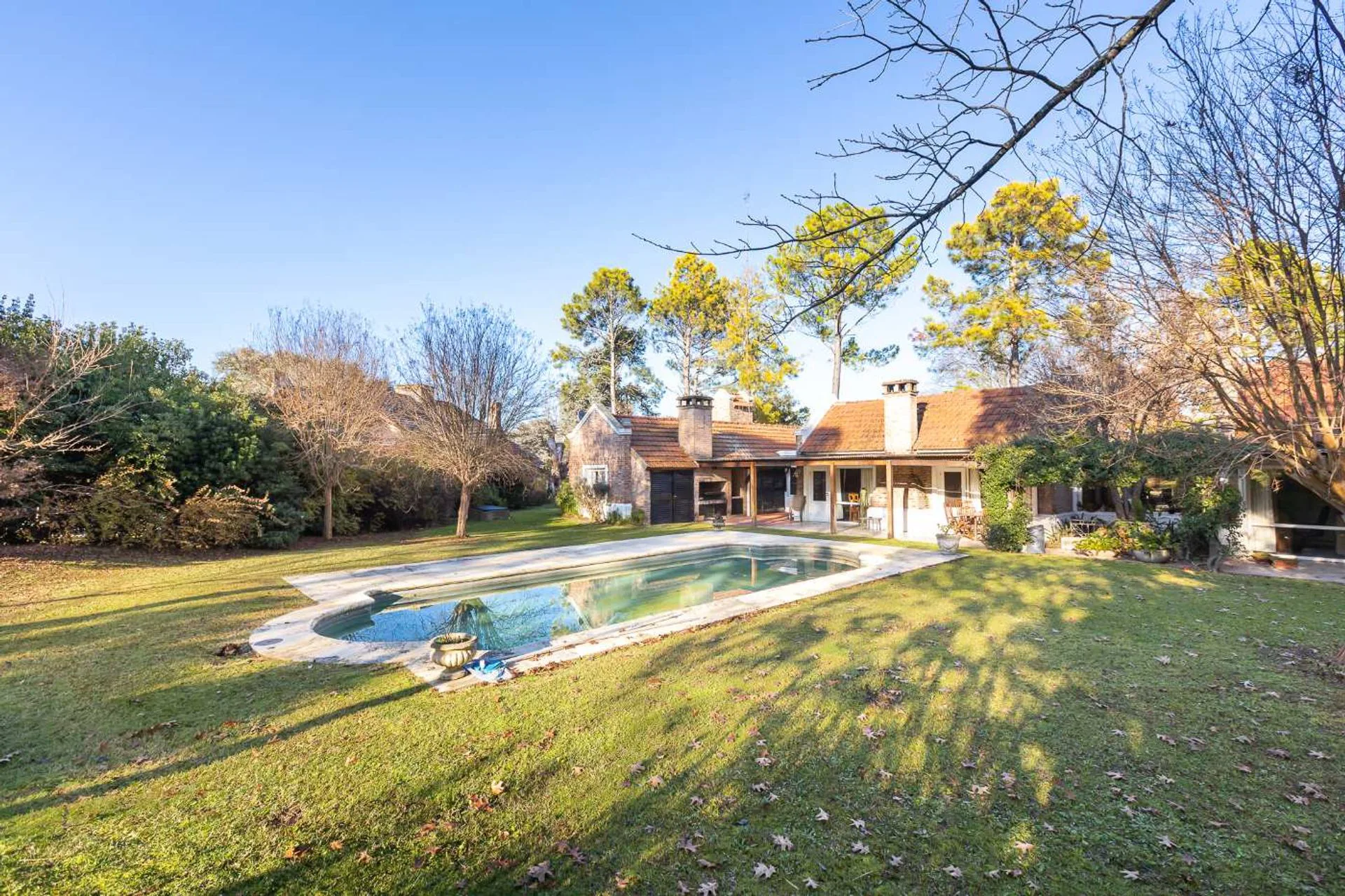 VENTA CASA 6 AMBIENTES LAS PRADERAS LUJAN AL GOLF foto 3