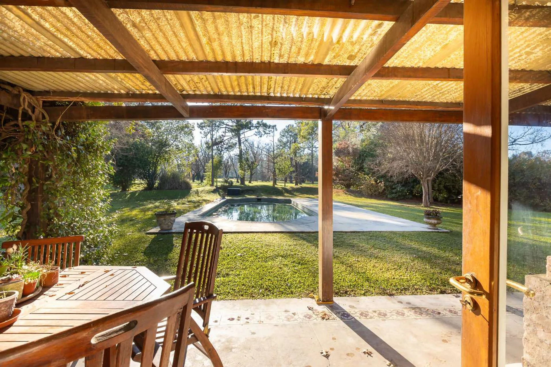 VENTA CASA 6 AMBIENTES LAS PRADERAS LUJAN AL GOLF foto 4
