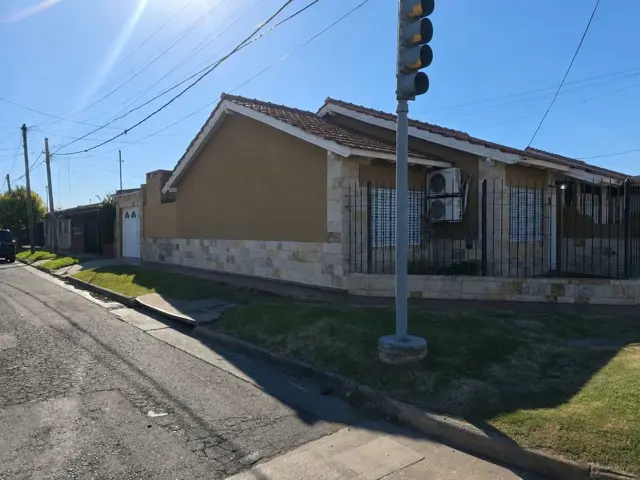 VENTA CASA 2 DORMITORIOS EN SAN NICOLAS, Apta Créd