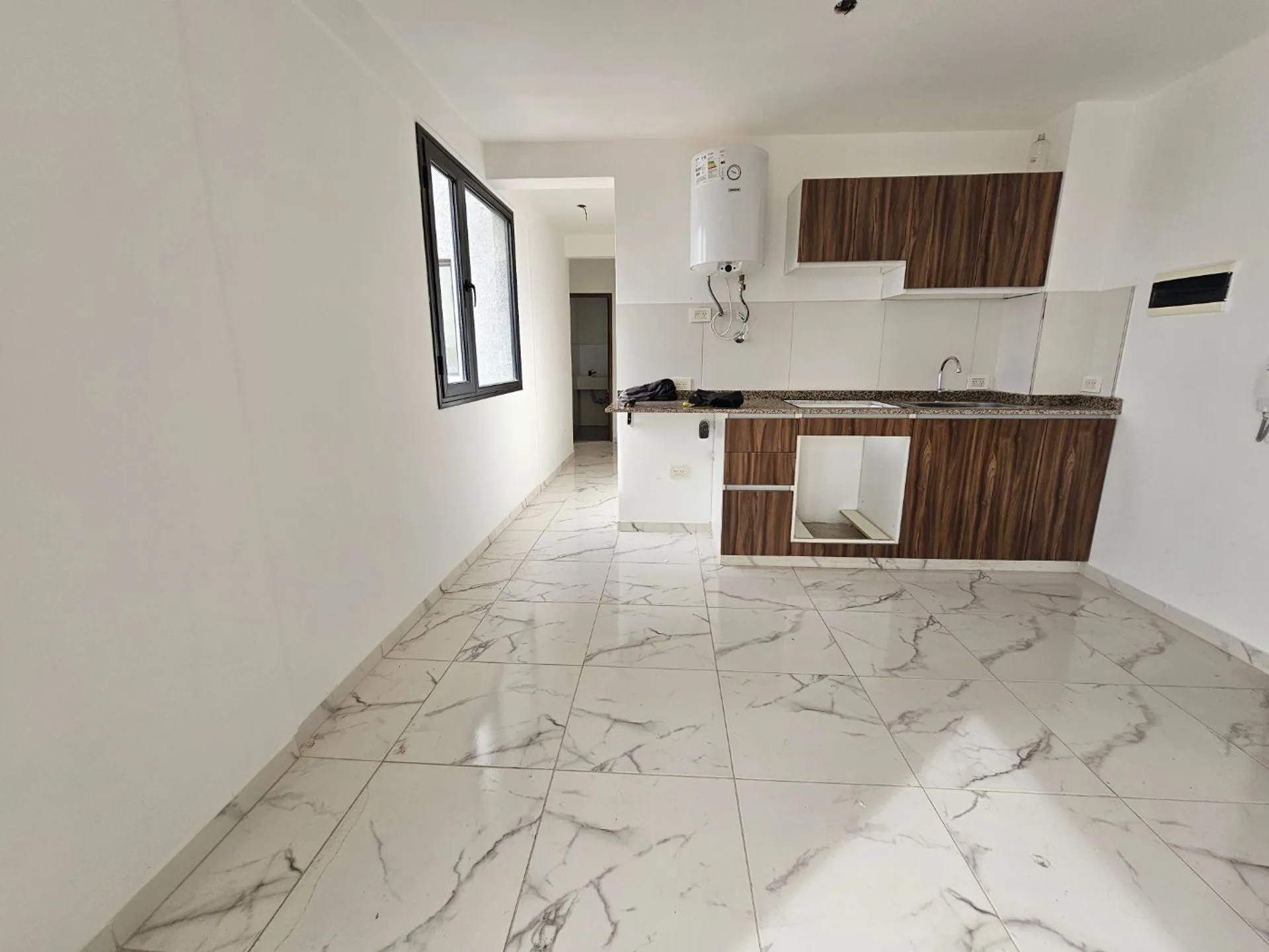 VENTA DEPARTAMENTO DOS AMBIENTES MORON COCHERA OPC foto 2