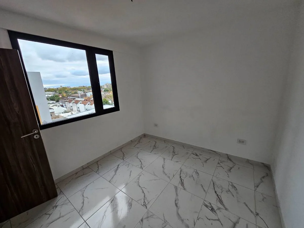 VENTA DEPARTAMENTO DOS AMBIENTES MORON COCHERA OPC foto 5
