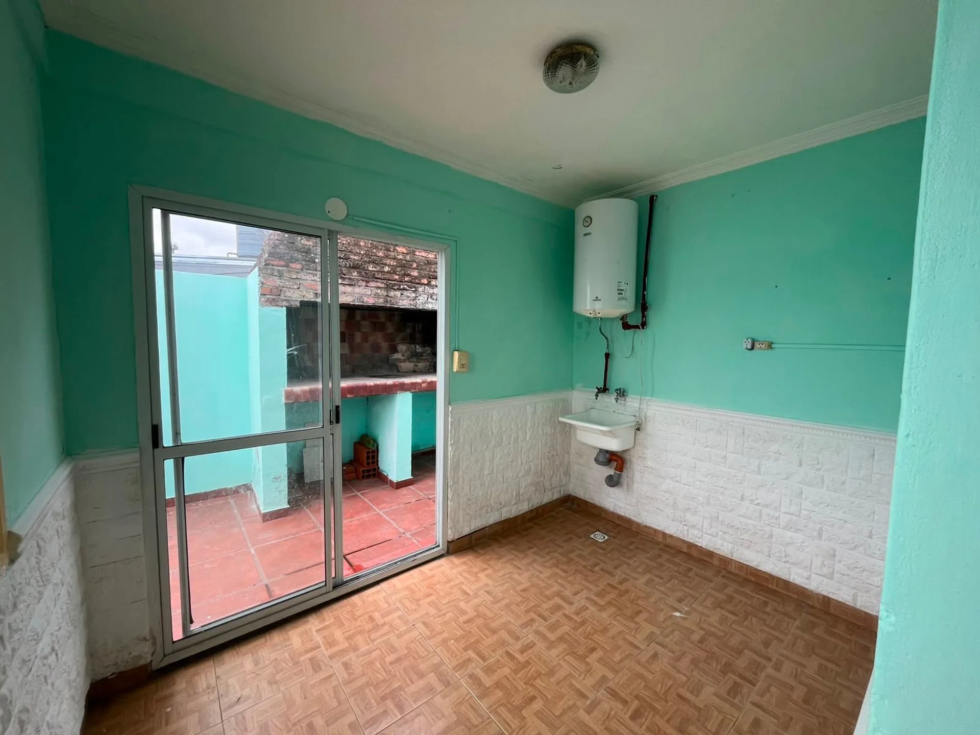 Casa sobre Av. presidente Perón foto 3