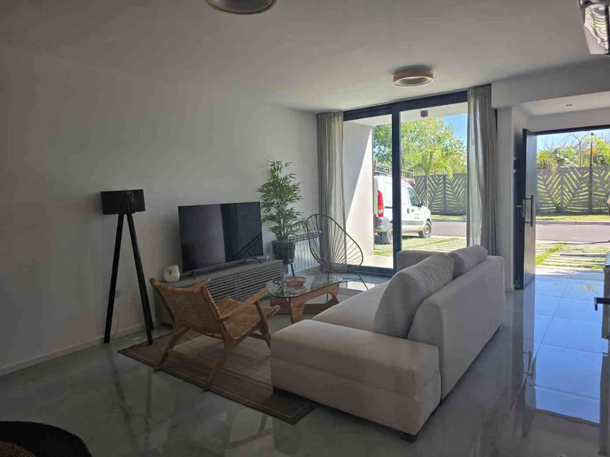 venta casa 4 amb jardin coche Tigre Rincón Milberg foto 3