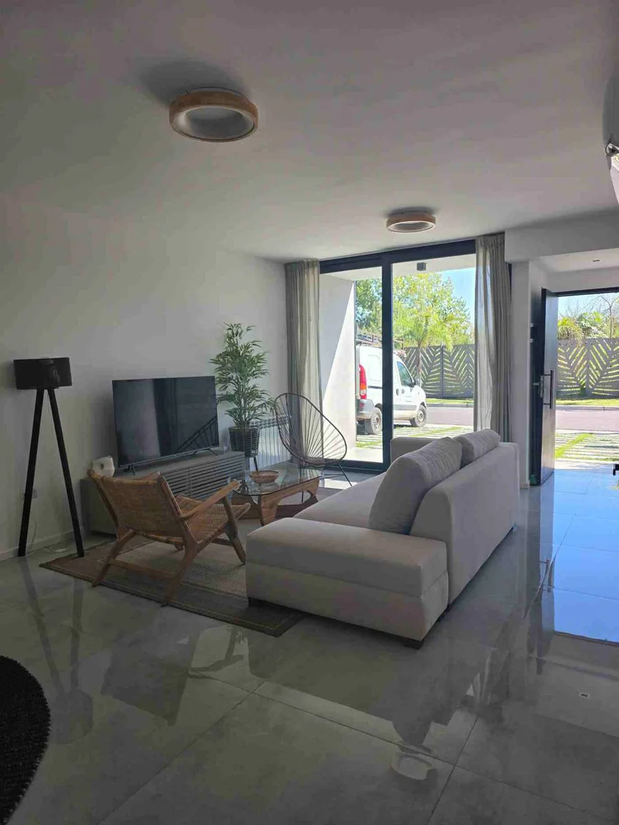 venta casa 4 amb jardin coche Tigre Rincón Milberg foto 5