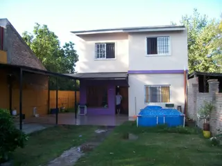 Casa de 2 plantas a 7 cuadras de Hipólito Yrigoyen foto 1