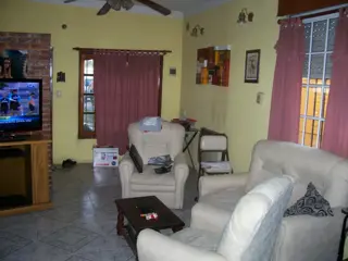 Casa de 2 plantas a 7 cuadras de Hipólito Yrigoyen foto 3