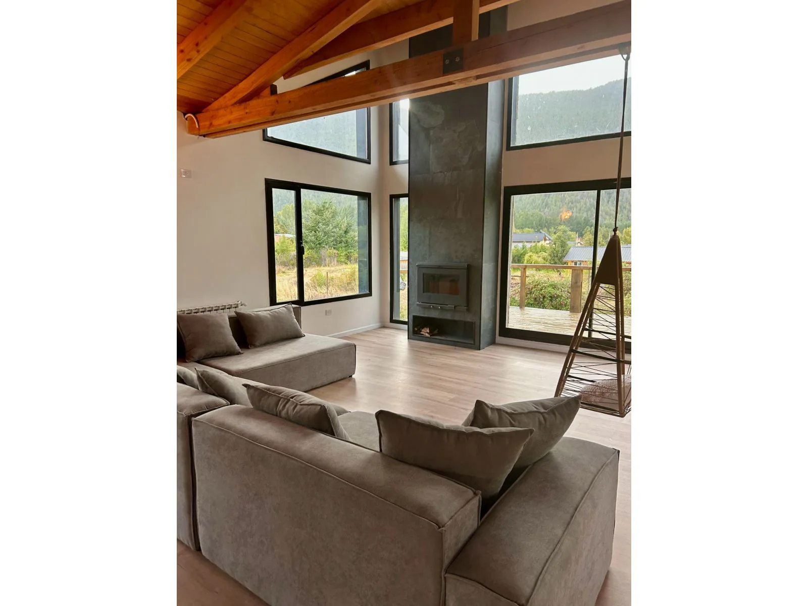 LAGO PUELO Casa PREMIUM de 341mts2, con 1000 m2 de terreno en Villa del Lago foto 2