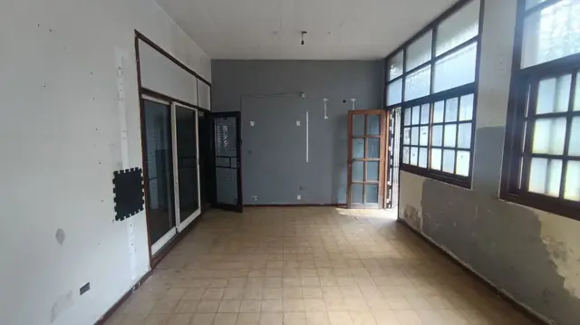 ALQUILER LOCAL EN MARTIN CORONADO CON `PATIO