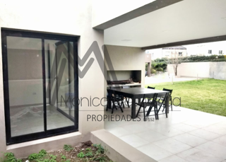 VENDO EXCELENTE CASA COUNTRY DEL PILAR CON PILETA foto 3