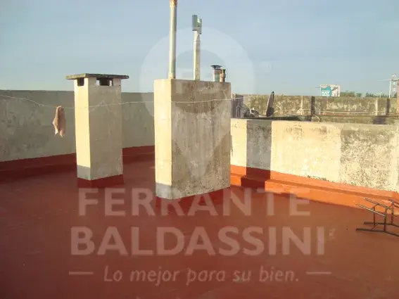BURZACO DEPTO DE 3 AMB EN 1ER PISO. EXCELENTE UBICACION S/AV.HIPOLITO IRIGOYEN. A POCAS CDRAS ESTAC.BURZACO.LINEAS COLECTIVO X ESQUINA: CAÑUELAS, 501,