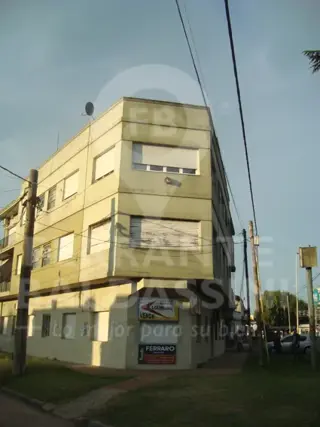 BURZACO DEPTO DE 3 AMB EN 1ER PISO. EXCELENTE UBICACION S/AV.HIPOLITO IRIGOYEN. A POCAS CDRAS ESTAC.BURZACO.LINEAS COLECTIVO X ESQUINA: CAÑUELAS, 501, foto 2