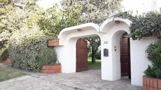 CASA QUINTA EN VENTA,  GRAN PARQUE CON PILETA foto 2