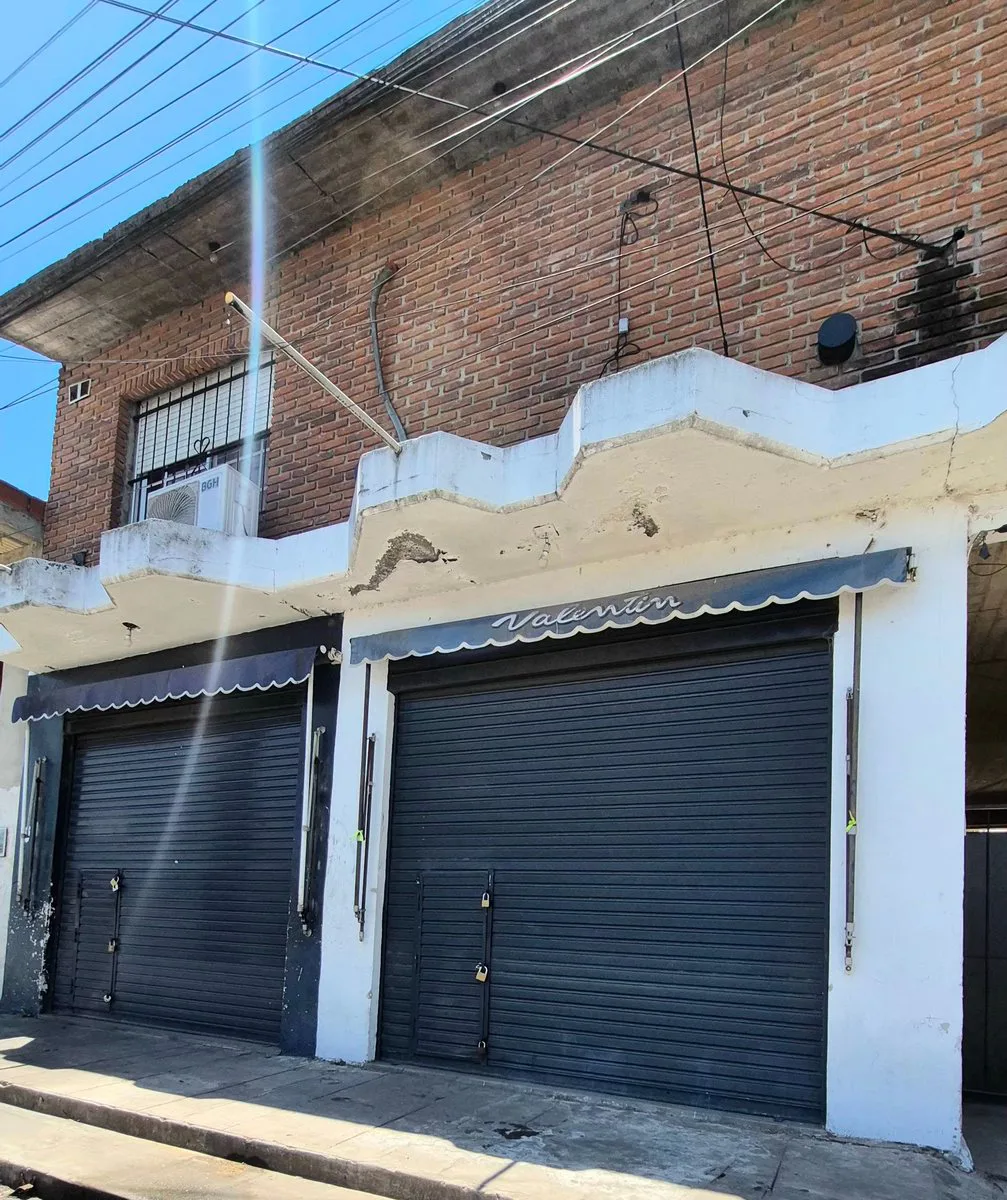 Venta Casa con cochera mas locales Zona Comercial foto 5
