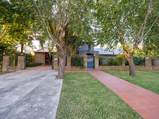 CASA VENTA FISHERTON 2 DORMITORIOS DOBLE COCHERA