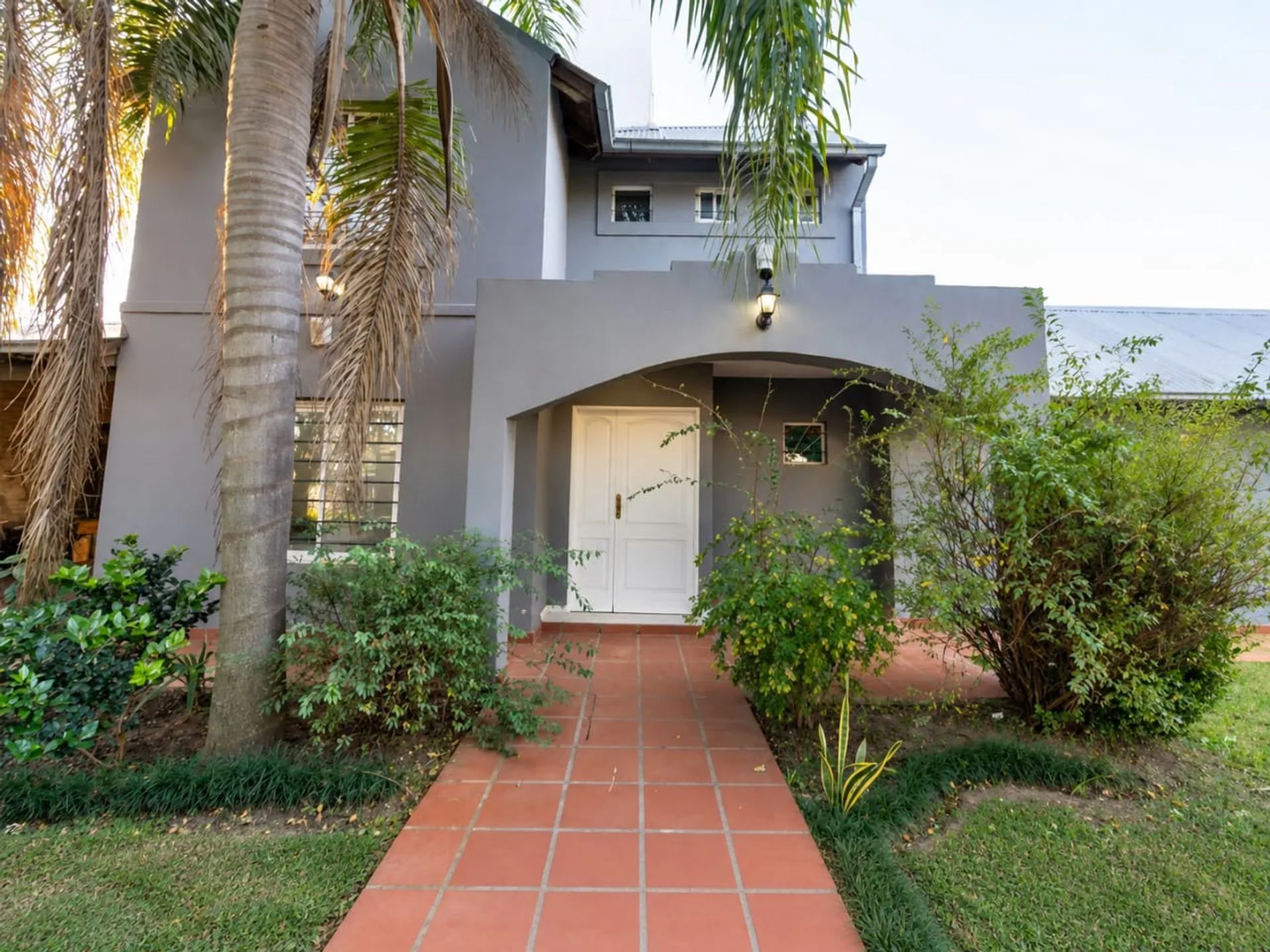 CASA VENTA FISHERTON 2 DORMITORIOS DOBLE COCHERA foto 2